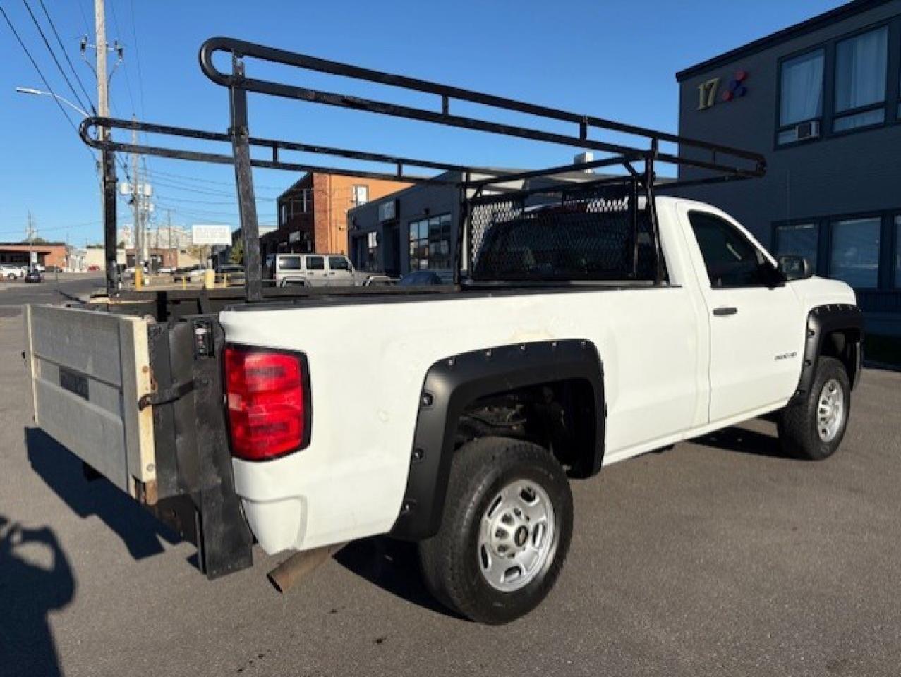 2015 Chevrolet Silverado 2500 4WD **TOMMY P/LIFTGATE-LADDER RACKS-NEW TIRES** Photo3