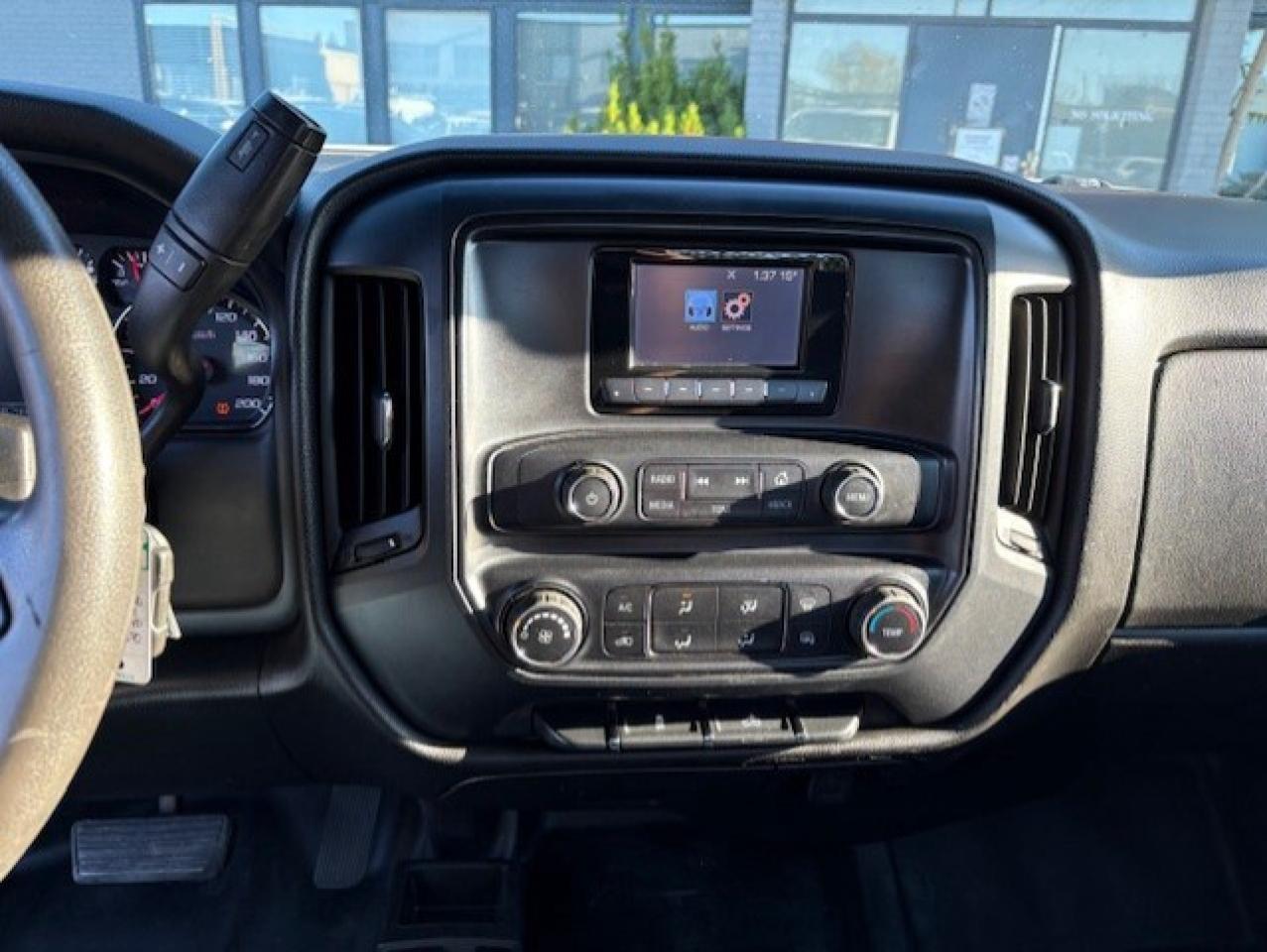 2015 Chevrolet Silverado 2500 4WD **TOMMY P/LIFTGATE-LADDER RACKS-NEW TIRES** Photo