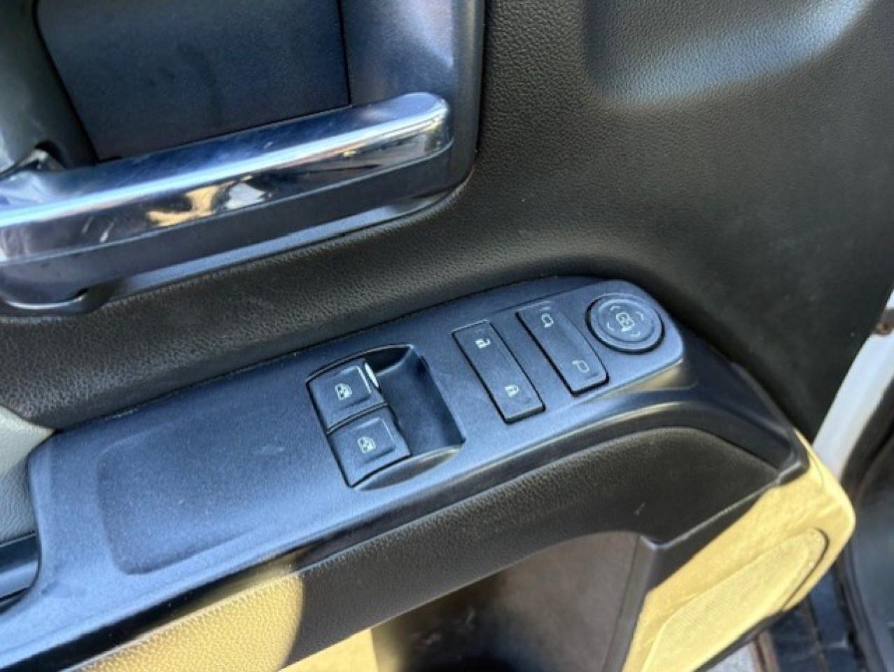 2015 Chevrolet Silverado 2500 4WD **TOMMY P/LIFTGATE-LADDER RACKS-NEW TIRES** Photo