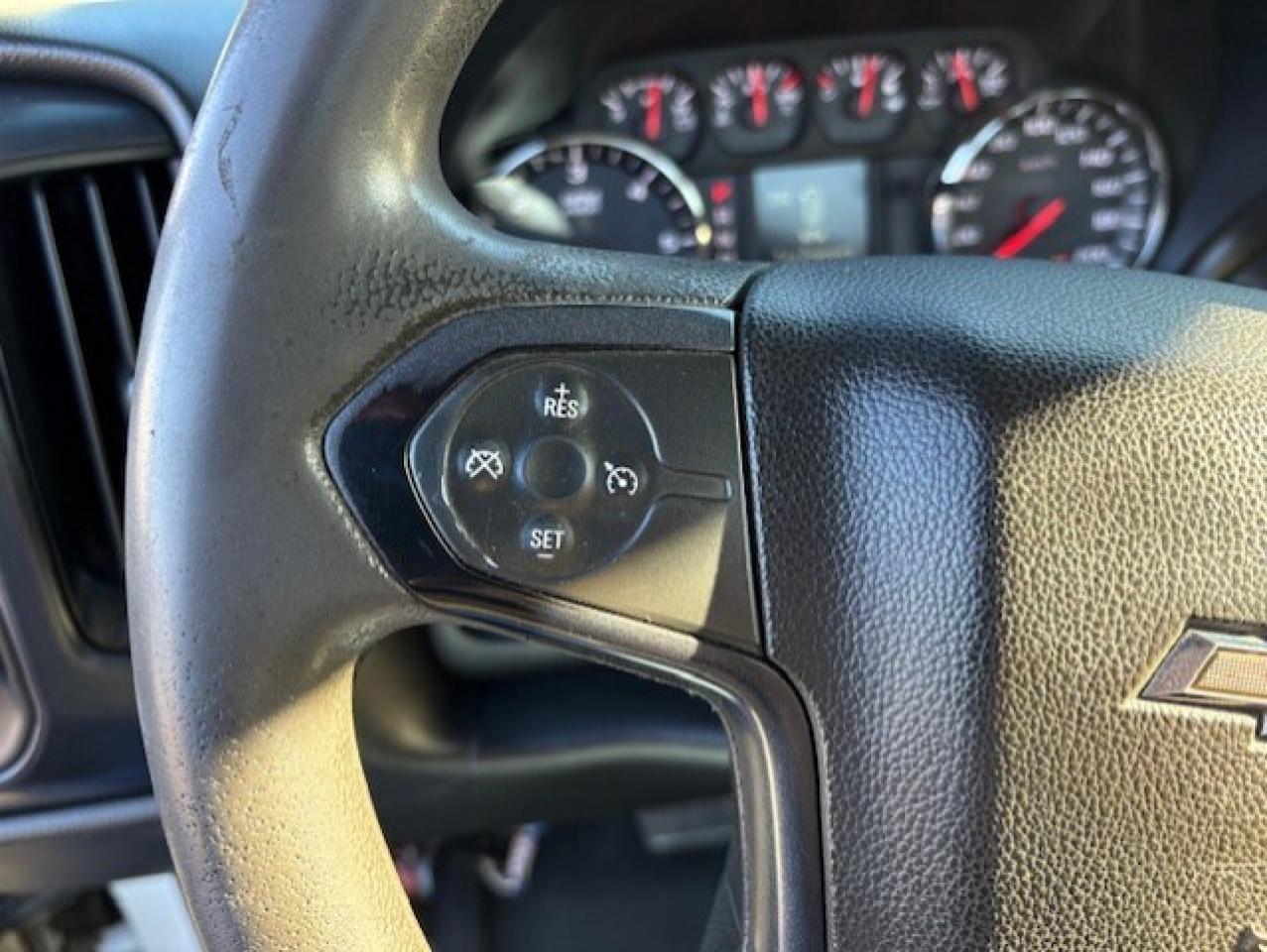 2015 Chevrolet Silverado 2500 4WD **TOMMY P/LIFTGATE-LADDER RACKS-NEW TIRES** Photo