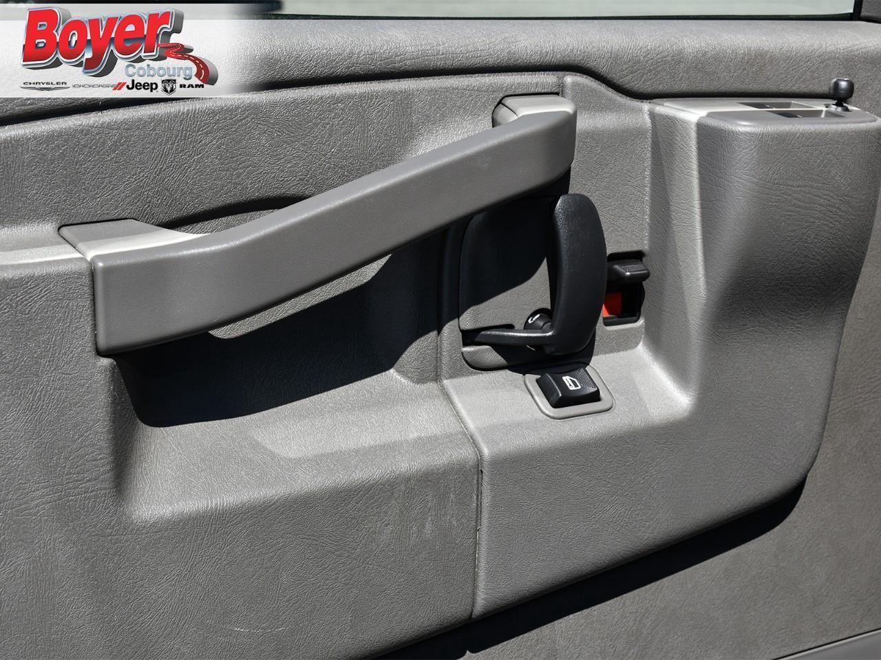 2022 Chevrolet Express 2500 LT Photo