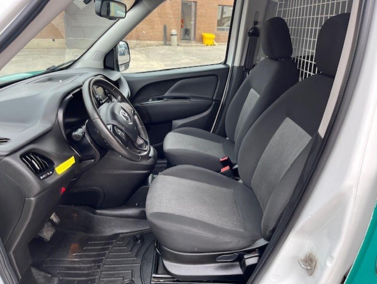 2016 RAM Promaster City Wagon SLT **ONLY 70,000KM-CAMERA-DIVIDER-1 OWNER** Photo