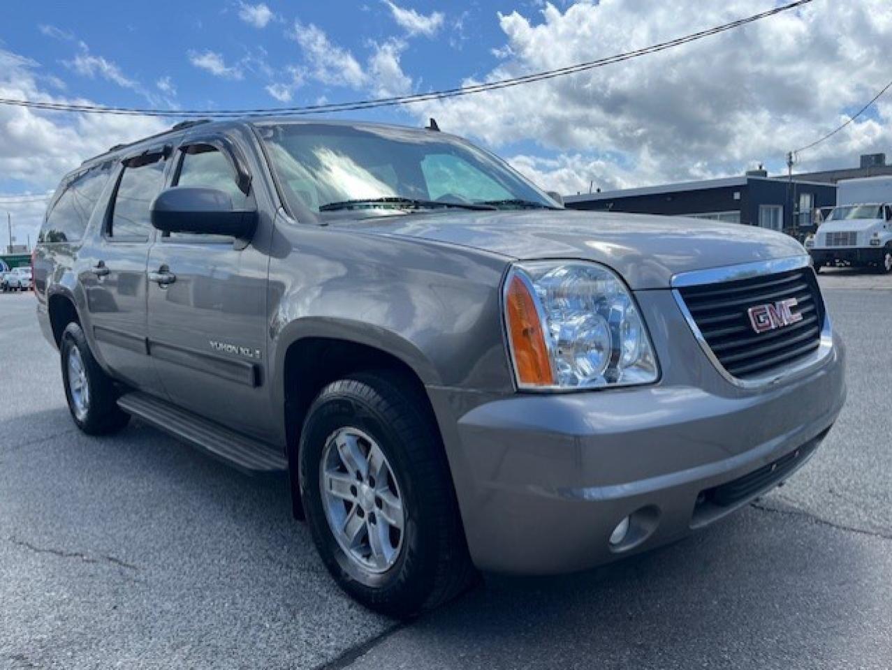 2009 GMC Yukon XL SLT 4X4 8 PASSENGER-LEATHER-ROOF-TV/DVD-NEW TIRES Photo