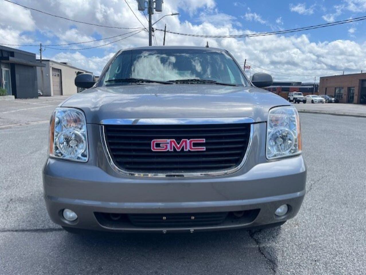 2009 GMC Yukon XL SLT 4X4 8 PASSENGER-LEATHER-ROOF-TV/DVD-NEW TIRES Photo