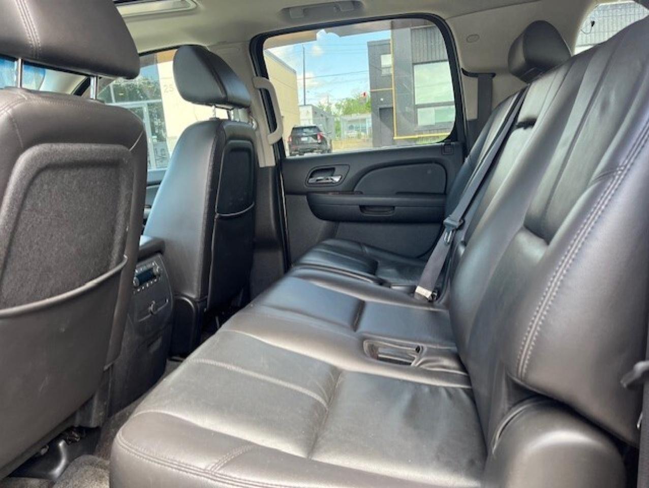 2009 GMC Yukon XL SLT 4X4 8 PASSENGER-LEATHER-ROOF-TV/DVD-NEW TIRES Photo