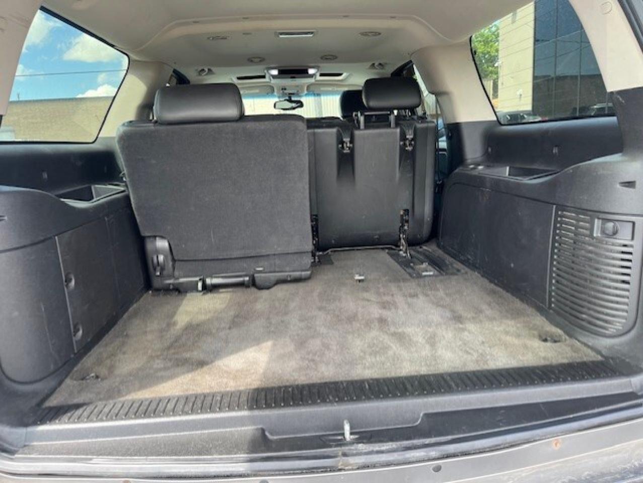 2009 GMC Yukon XL SLT 4X4 8 PASSENGER-LEATHER-ROOF-TV/DVD-NEW TIRES Photo