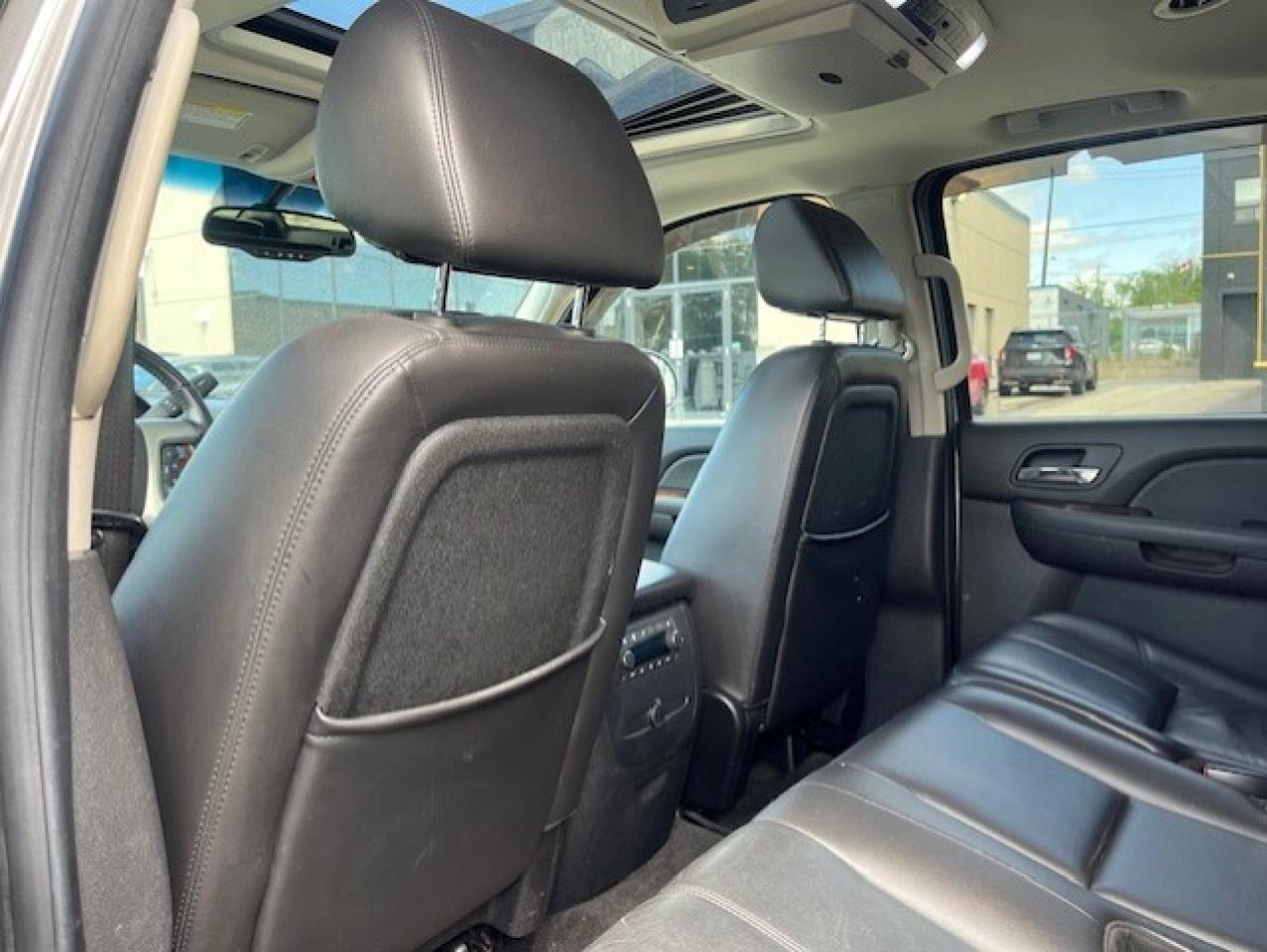 2009 GMC Yukon XL SLT 4X4 8 PASSENGER-LEATHER-ROOF-TV/DVD-NEW TIRES Photo