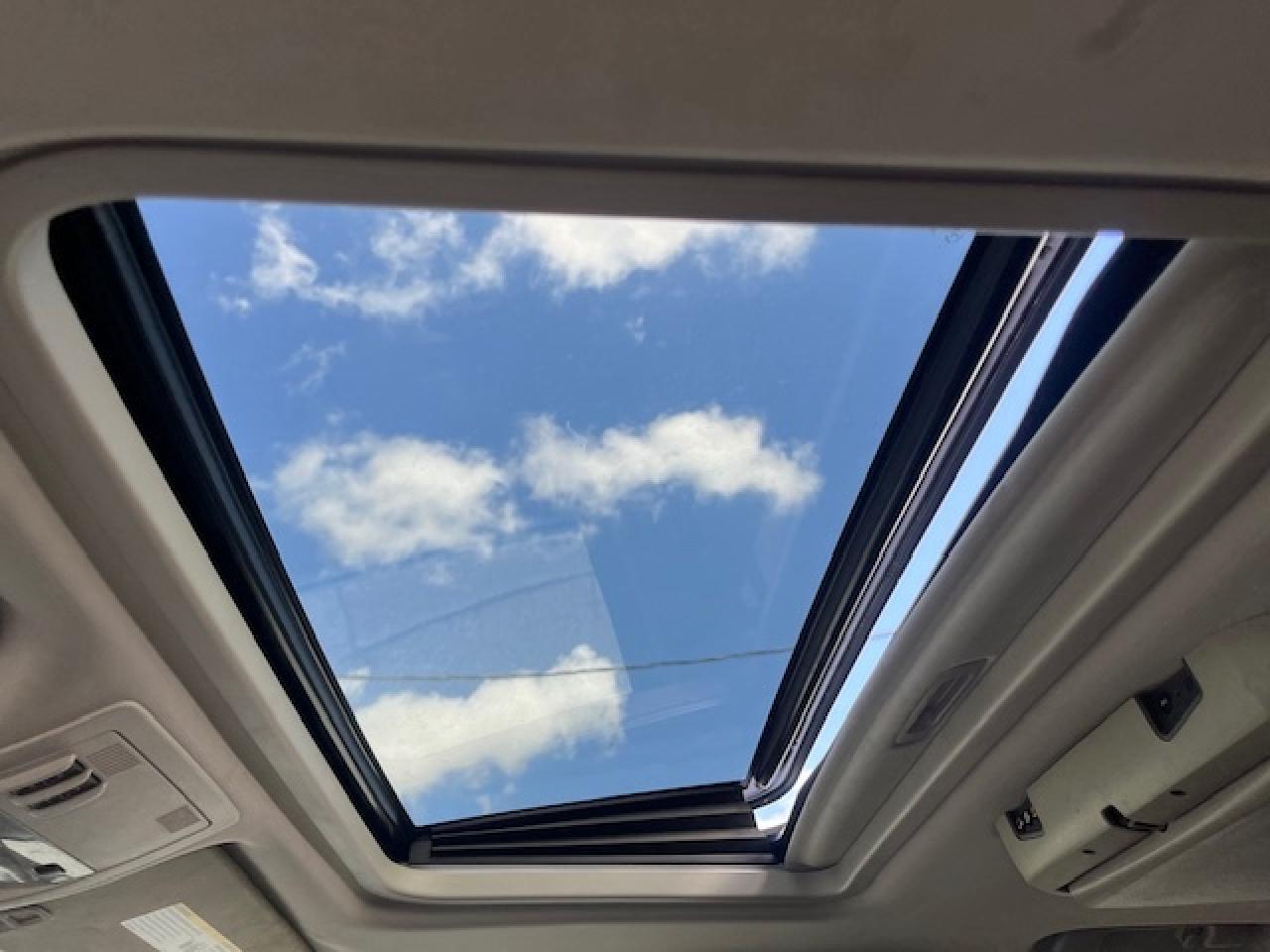 2009 GMC Yukon XL SLT 4X4 8 PASSENGER-LEATHER-ROOF-TV/DVD-NEW TIRES Photo