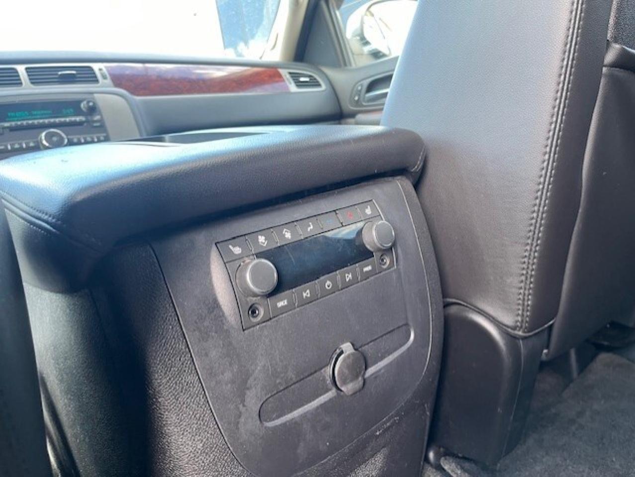 2009 GMC Yukon XL SLT 4X4 8 PASSENGER-LEATHER-ROOF-TV/DVD-NEW TIRES Photo