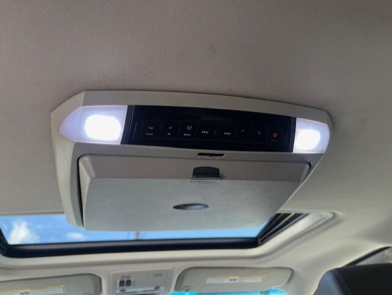 2009 GMC Yukon XL SLT 4X4 8 PASSENGER-LEATHER-ROOF-TV/DVD-NEW TIRES Photo