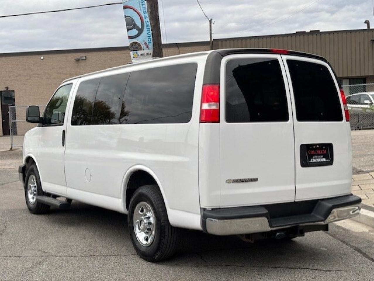 2018 Chevrolet Express Passenger 2500 LT **12PASSENGER-BACK UP CAMERA-ONLY 130KM** Photo