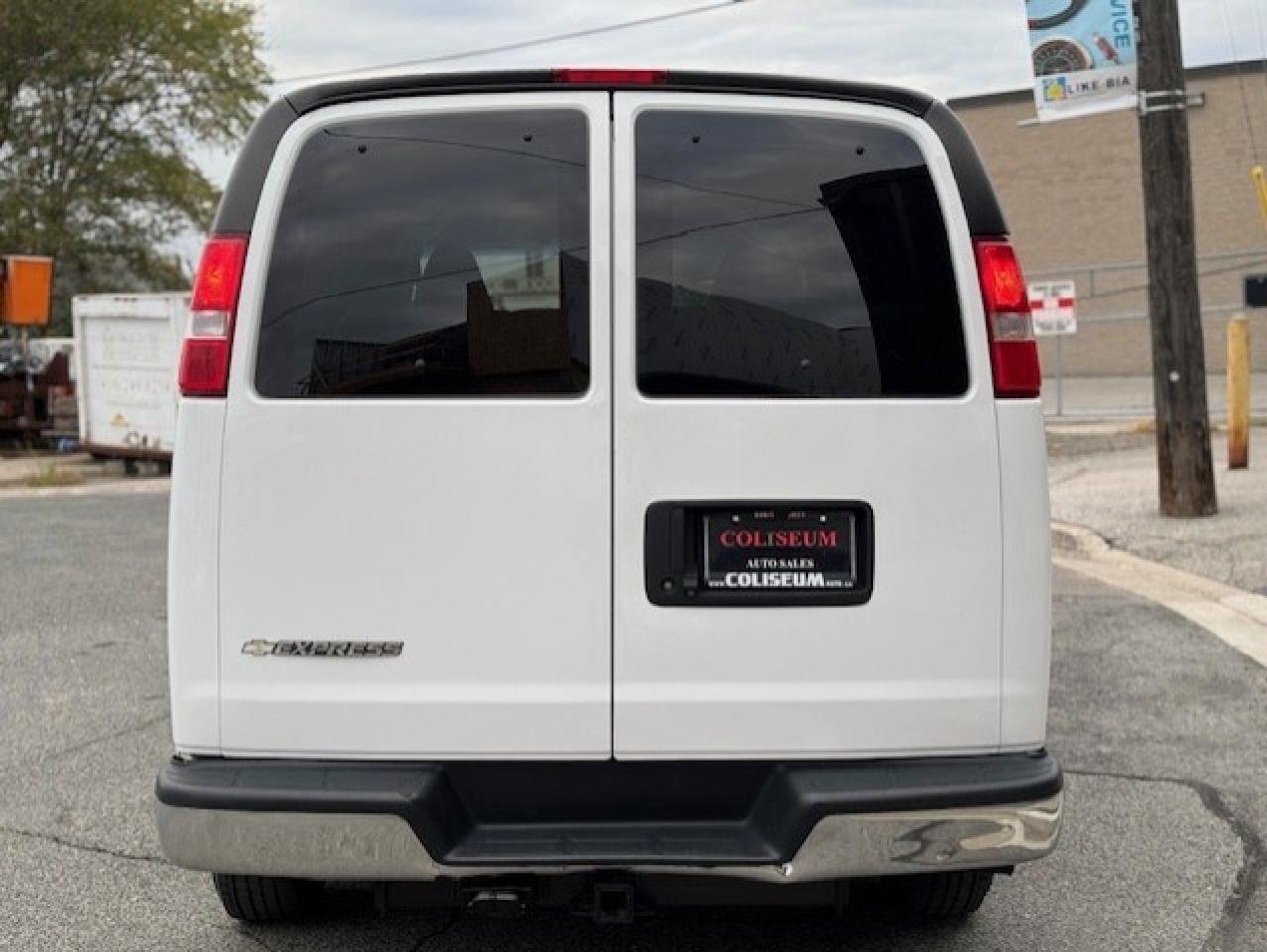 2018 Chevrolet Express Passenger 2500 LT **12PASSENGER-BACK UP CAMERA-ONLY 130KM** Photo