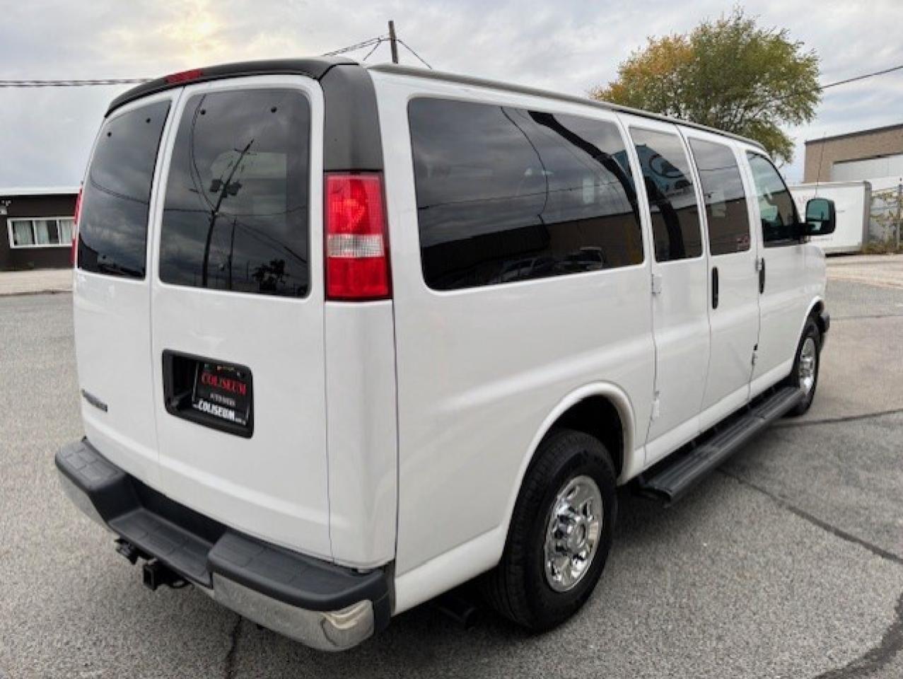 2018 Chevrolet Express Passenger 2500 LT **12PASSENGER-BACK UP CAMERA-ONLY 130KM** Photo3