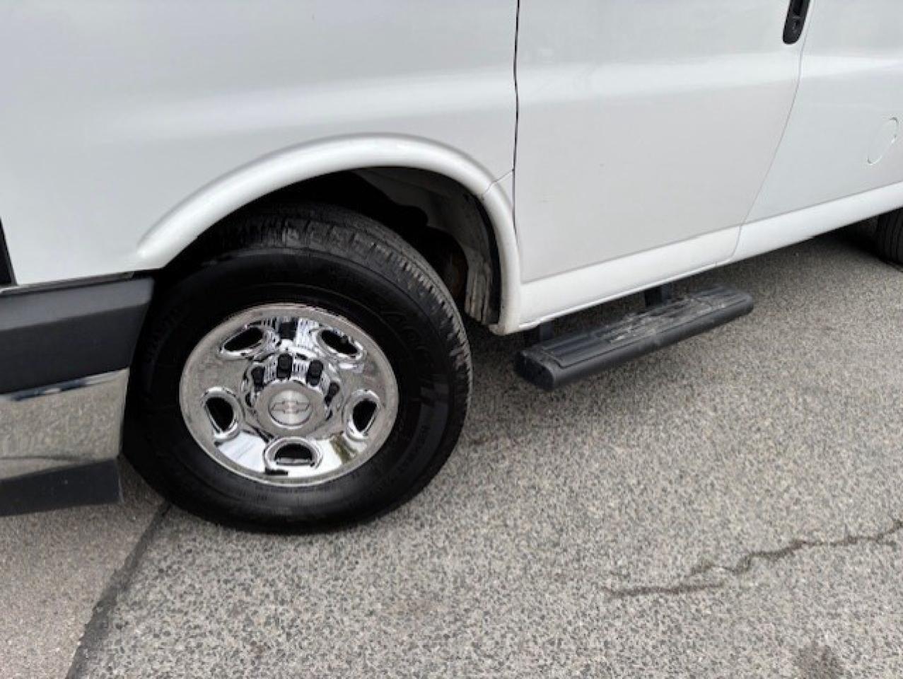 2018 Chevrolet Express Passenger 2500 LT **12PASSENGER-BACK UP CAMERA-ONLY 130KM** Photo