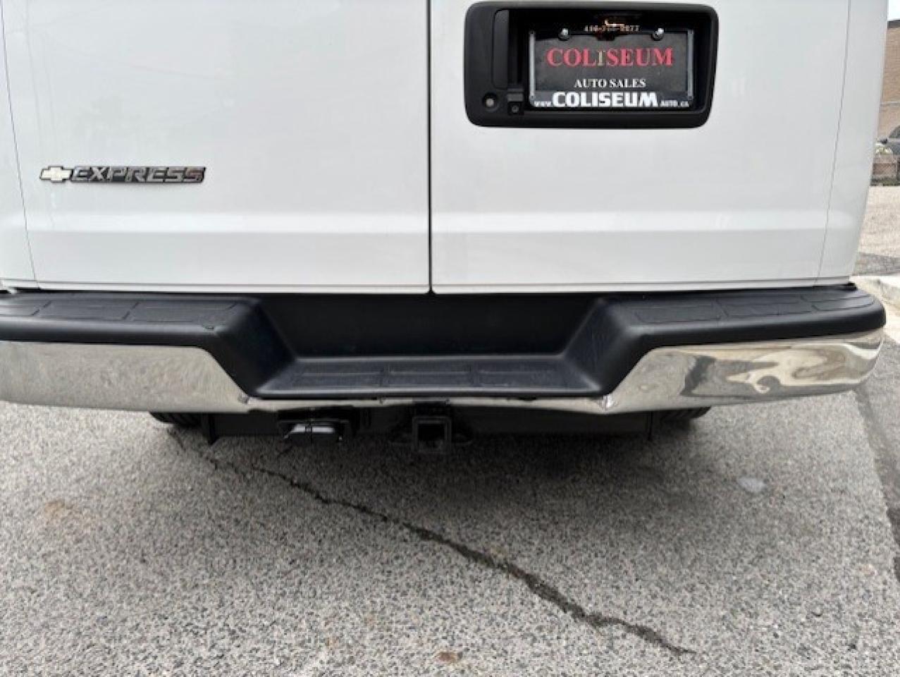 2018 Chevrolet Express Passenger 2500 LT **12PASSENGER-BACK UP CAMERA-ONLY 130KM** Photo