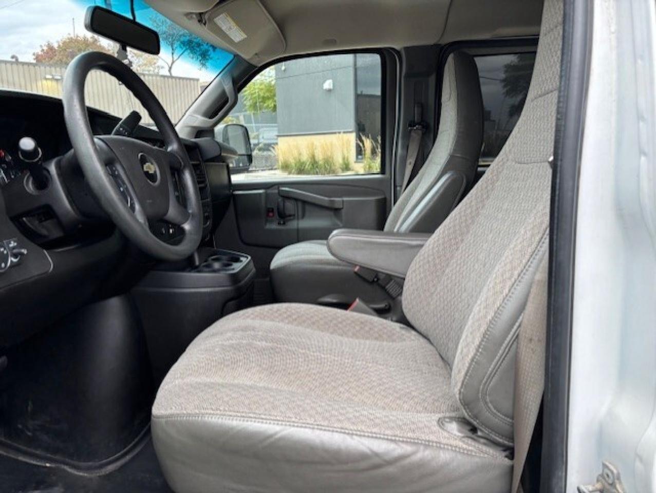 2018 Chevrolet Express Passenger 2500 LT **12PASSENGER-BACK UP CAMERA-ONLY 130KM** Photo