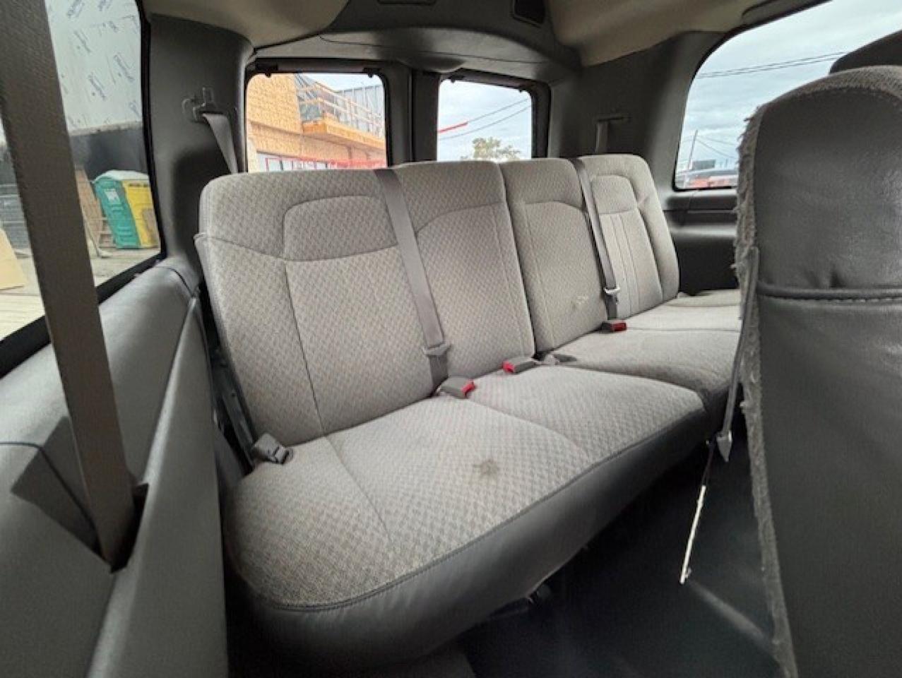 2018 Chevrolet Express Passenger 2500 LT **12PASSENGER-BACK UP CAMERA-ONLY 130KM** Photo