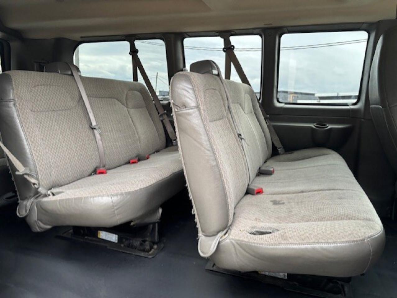 2018 Chevrolet Express Passenger 2500 LT **12PASSENGER-BACK UP CAMERA-ONLY 130KM** Photo