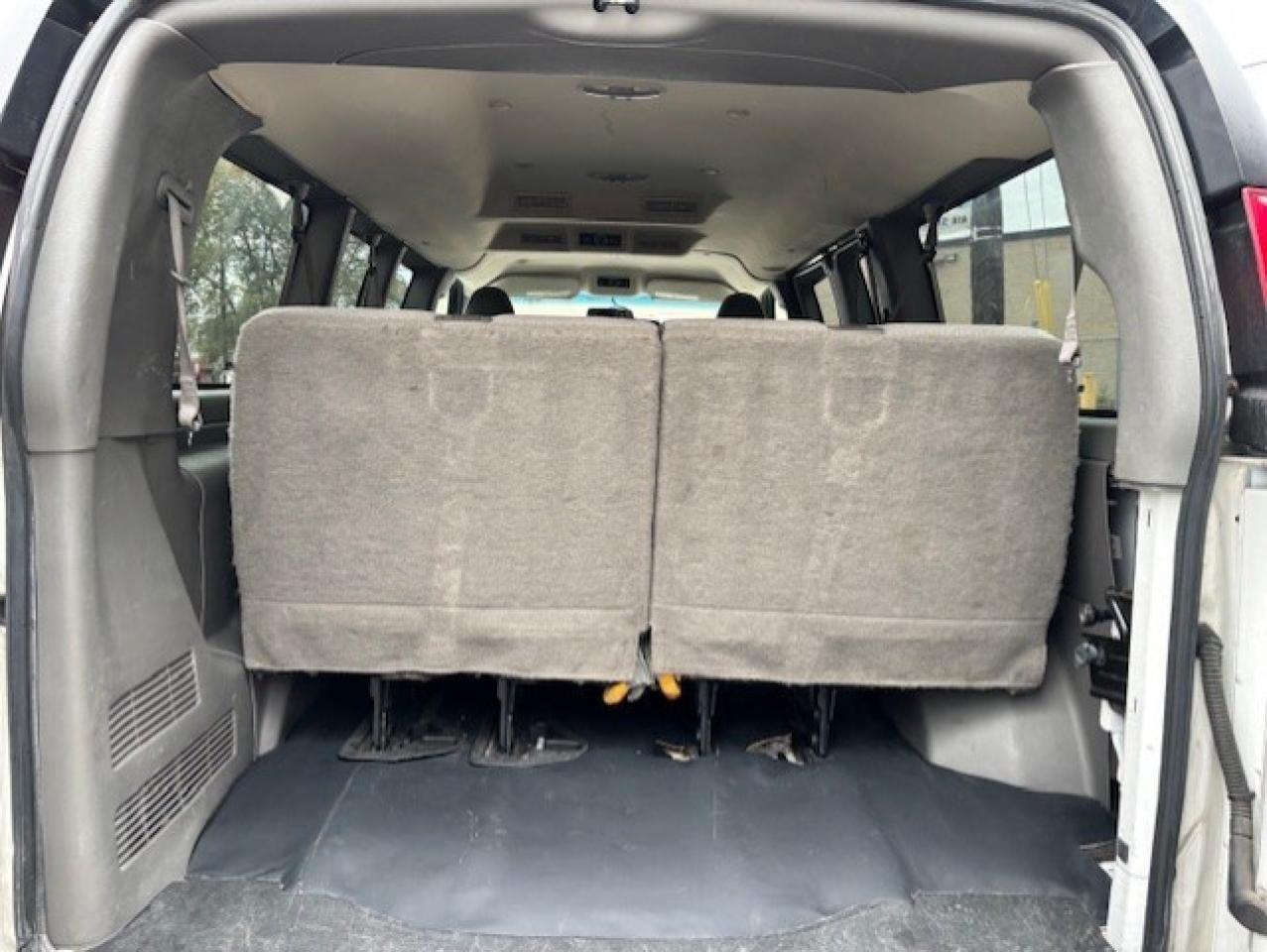 2018 Chevrolet Express Passenger 2500 LT **12PASSENGER-BACK UP CAMERA-ONLY 130KM** Photo