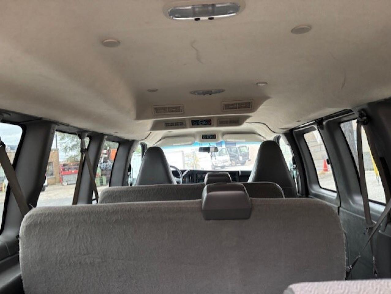 2018 Chevrolet Express Passenger 2500 LT **12PASSENGER-BACK UP CAMERA-ONLY 130KM** Photo