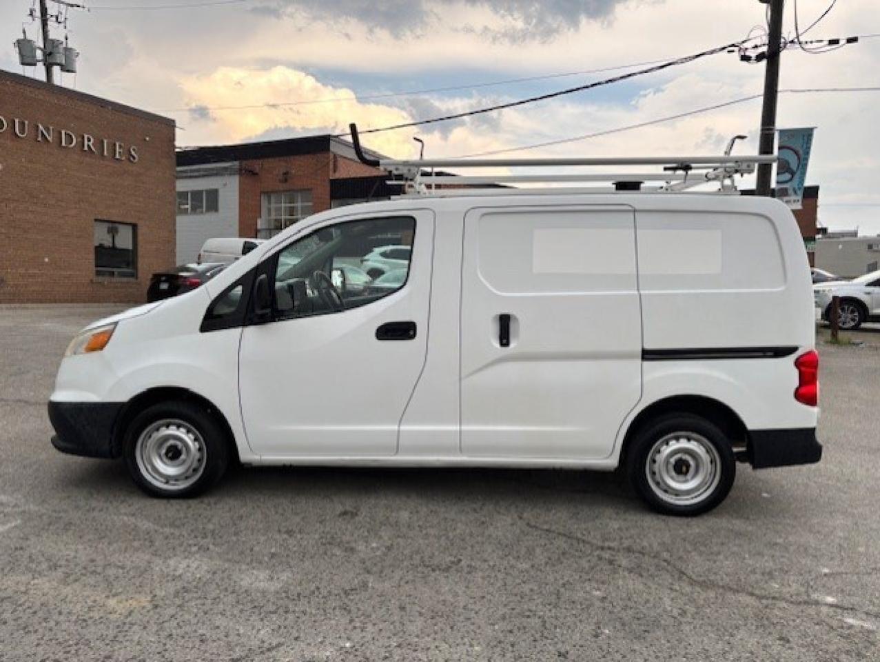 2015 Chevrolet City Express LT LADDER RACKS-DIVIDER-SHELVES-WINTER/SUMMER TIRE Photo