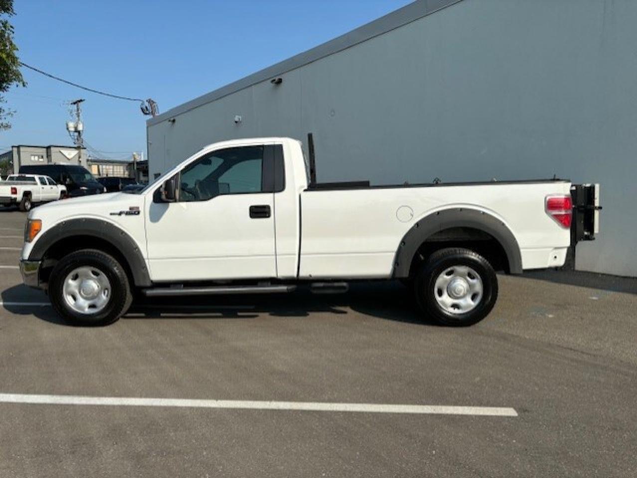 2009 Ford F-150 XLT 4WD **POWER LIFT GATE** REGULAR CAB LONG BOX! Photo2