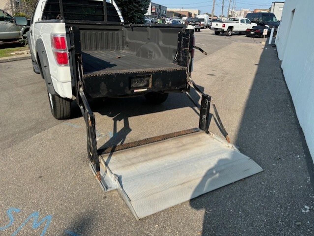 2009 Ford F-150 XLT 4WD **POWER LIFT GATE** REGULAR CAB LONG BOX! Photo