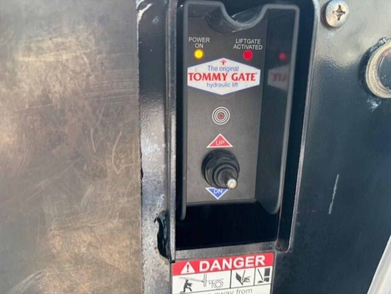 2009 Ford F-150 XLT 4WD **POWER LIFT GATE** REGULAR CAB LONG BOX! Photo