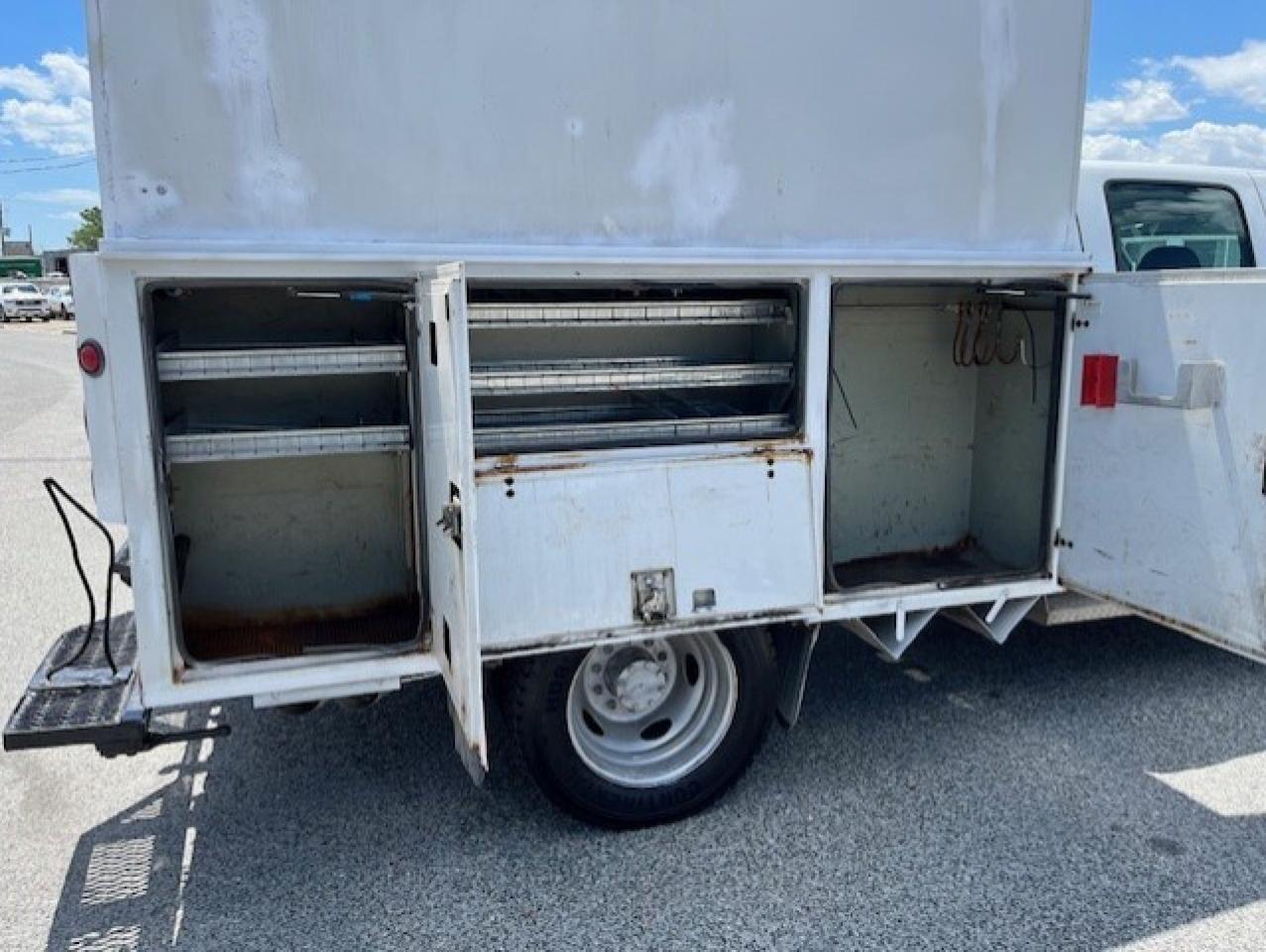 2010 Ford F-450 4WD *POWER STROKE DIESEL SERVICE-UTILITY BOX-CERTI Photo