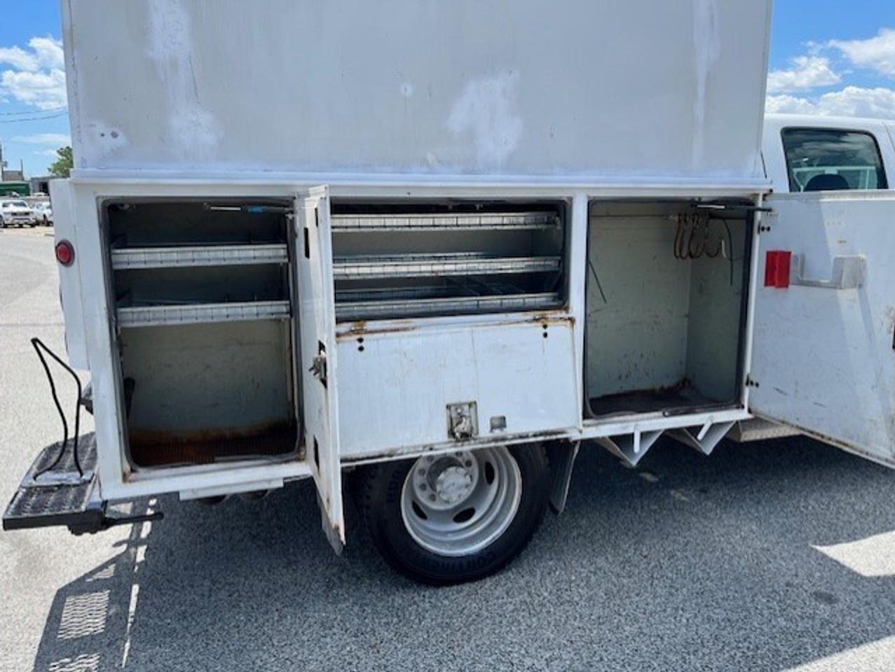 2010 Ford F-450 4WD *POWER STROKE DIESEL SERVICE-UTILITY BOX-CERTI Photo