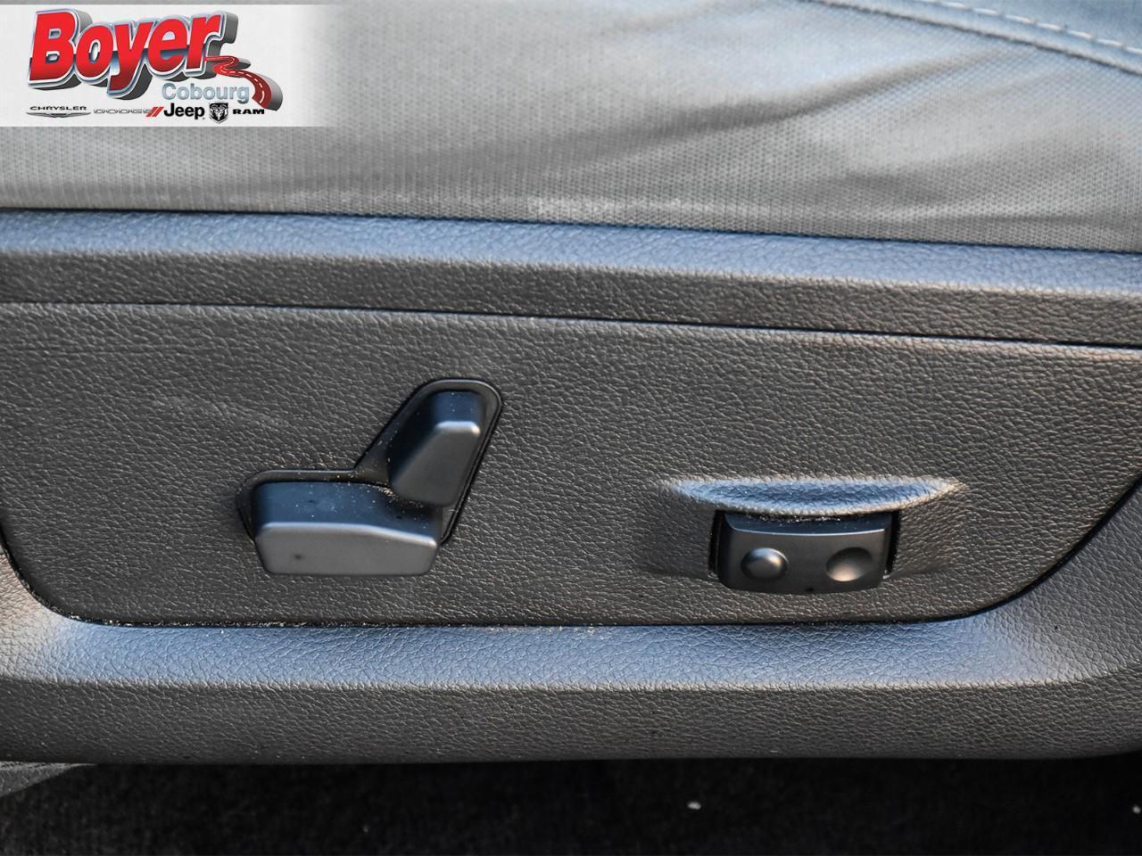 2015 RAM 1500 SLT Photo