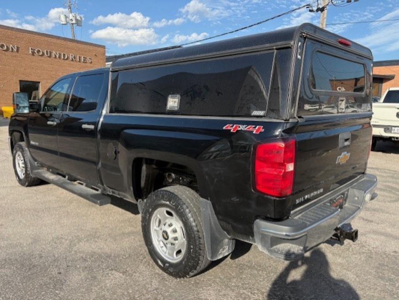 2016 Chevrolet SILVERADO 2500HD 4X4 **CREW CAB-SHORT BOX-1 OWNER-CERTIFIED** Photo2