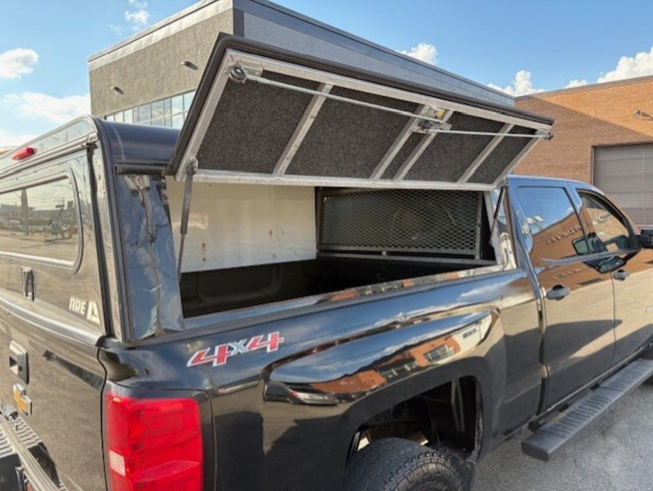 2016 Chevrolet SILVERADO 2500HD 4X4 **CREW CAB-SHORT BOX-1 OWNER-CERTIFIED** Photo