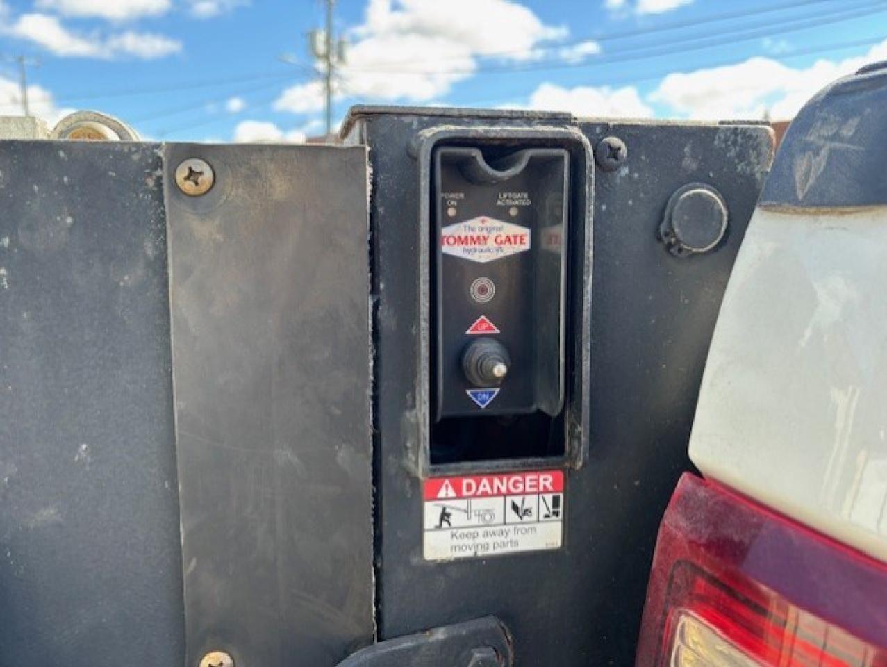 2012 Ford F-350 4WD 6.7L DIESEL-TOMMY LIFT GATE-CREW CAB-LONG BOX Photo