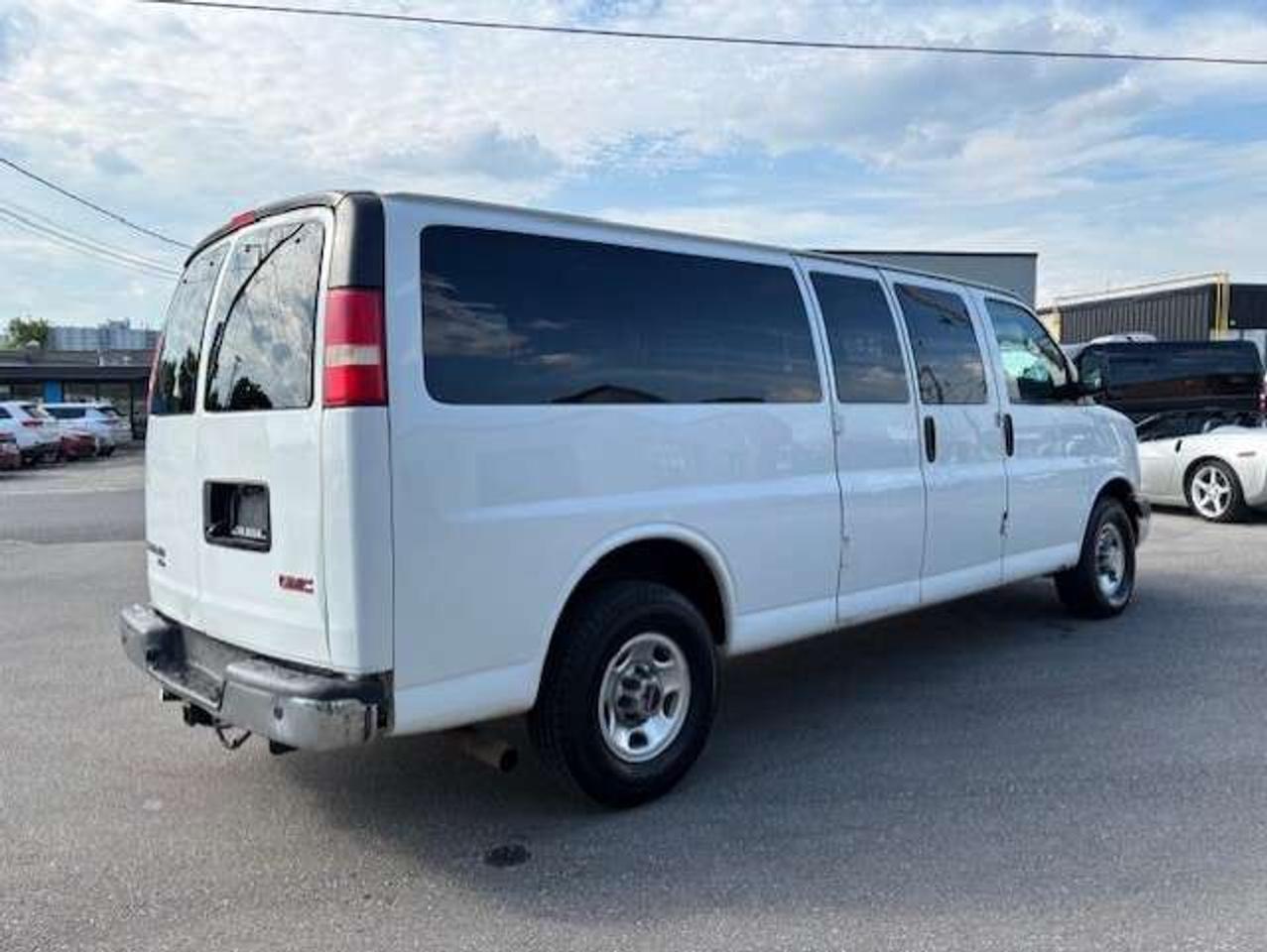 2015 GMC Savana LT 3500 15 PASSENGER-REMOTE START-CAMERA-NEW BRAKE Photo