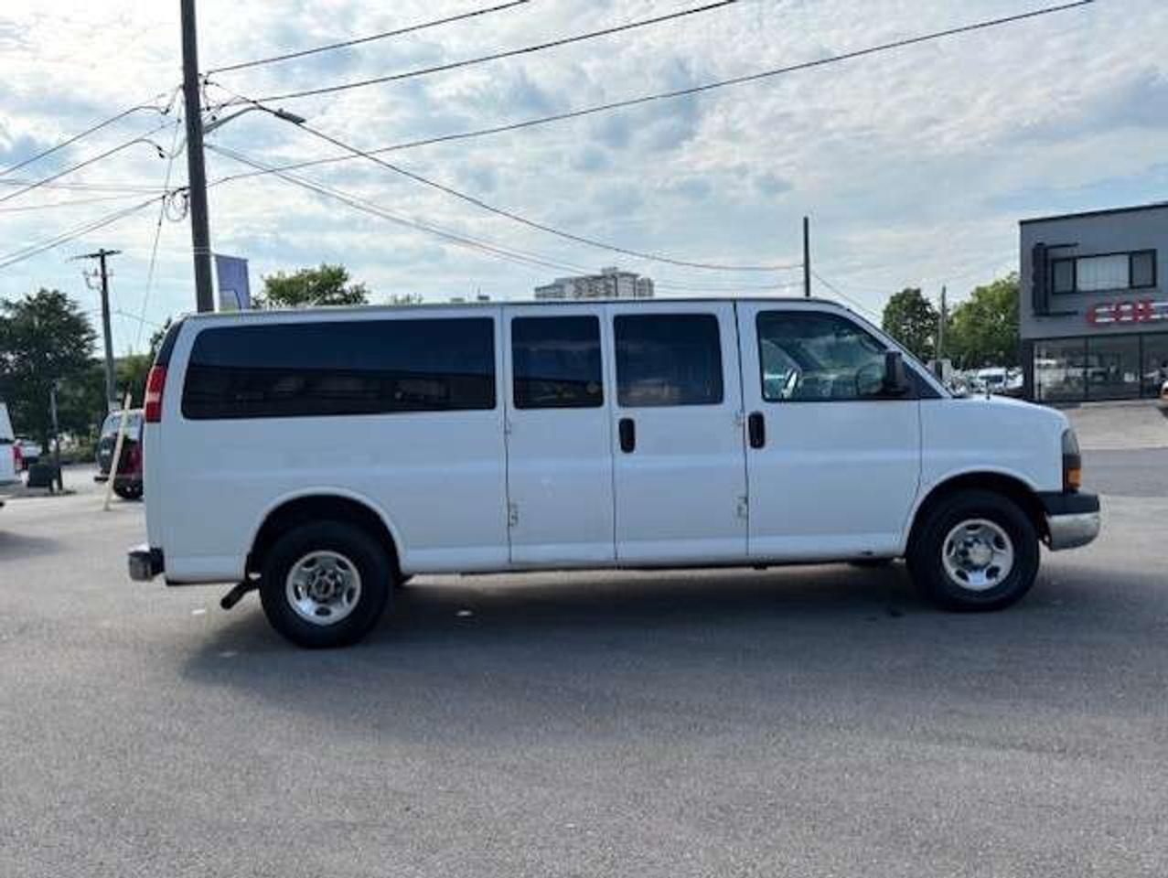 2015 GMC Savana LT 3500 15 PASSENGER-REMOTE START-CAMERA-NEW BRAKE Photo