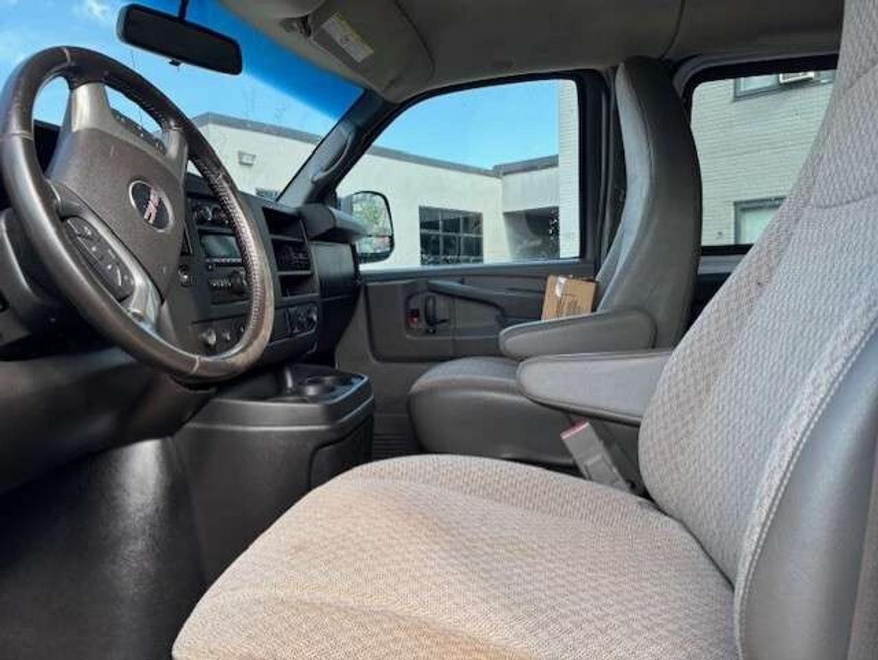 2015 GMC Savana LT 3500 15 PASSENGER-REMOTE START-CAMERA-NEW BRAKE Photo
