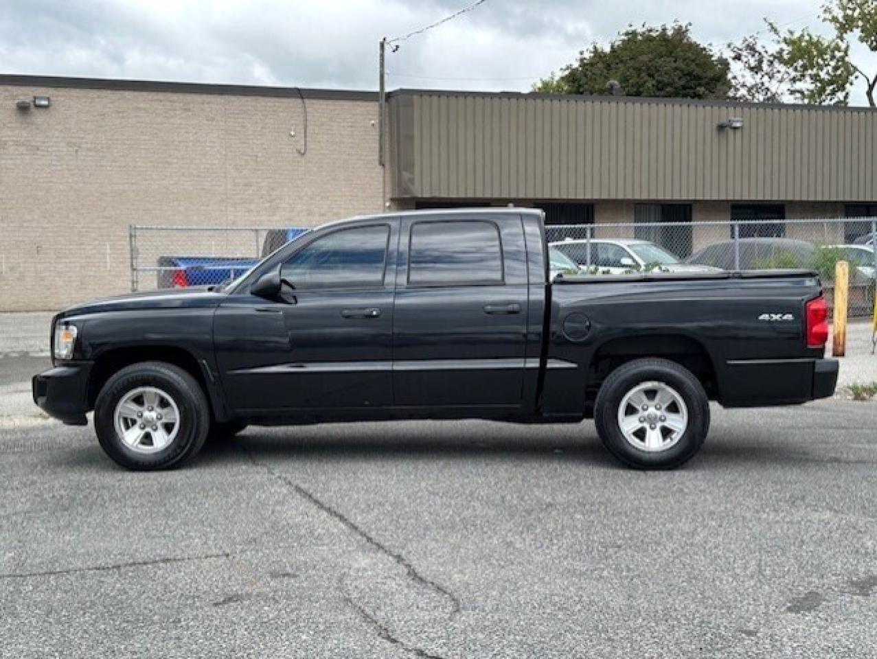 2011 RAM Dakota SXT 4WD CREW CAB 3.7L V6-TONNEAU COVER-NEW BRAKES Photo