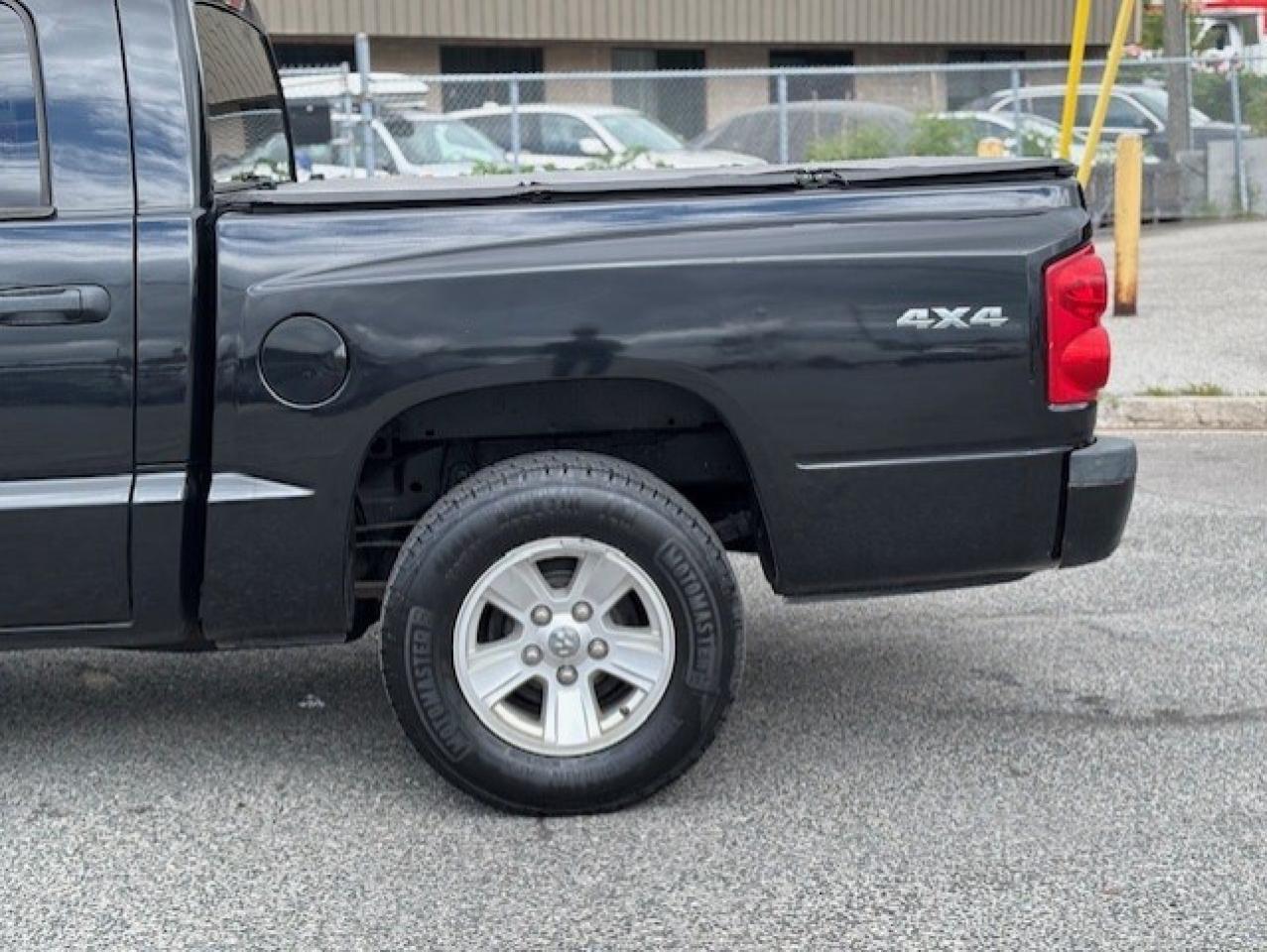 2011 RAM Dakota SXT 4WD CREW CAB 3.7L V6-TONNEAU COVER-NEW BRAKES Photo