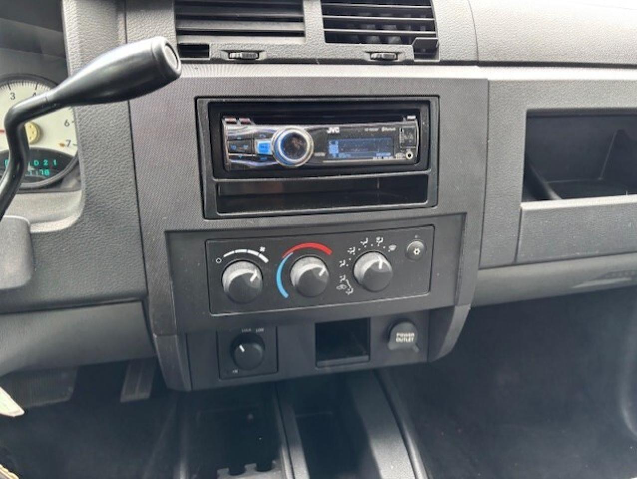 2011 RAM Dakota SXT 4WD CREW CAB 3.7L V6-TONNEAU COVER-NEW BRAKES Photo