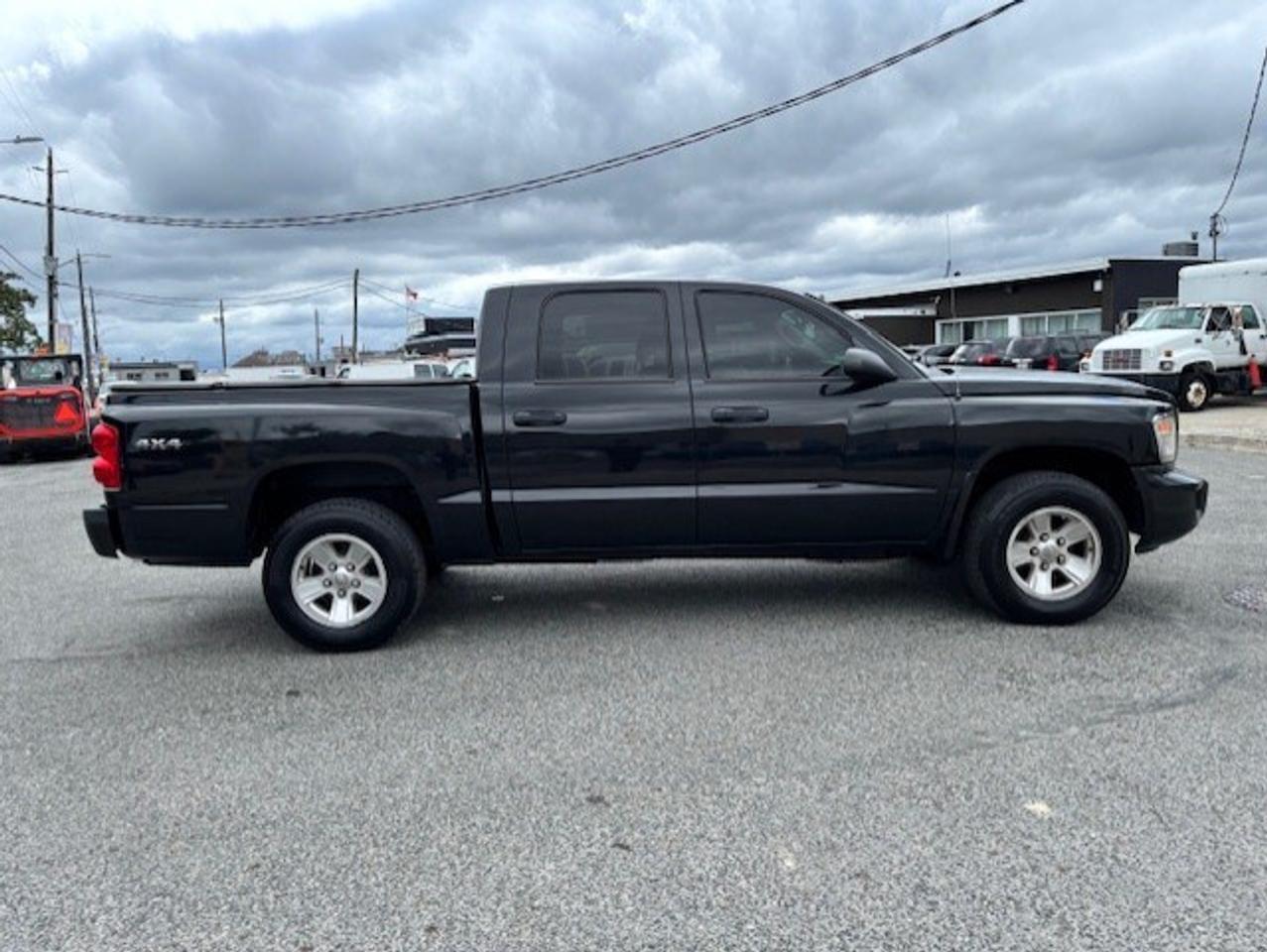 2011 RAM Dakota SXT 4WD CREW CAB 3.7L V6-TONNEAU COVER-NEW BRAKES Photo