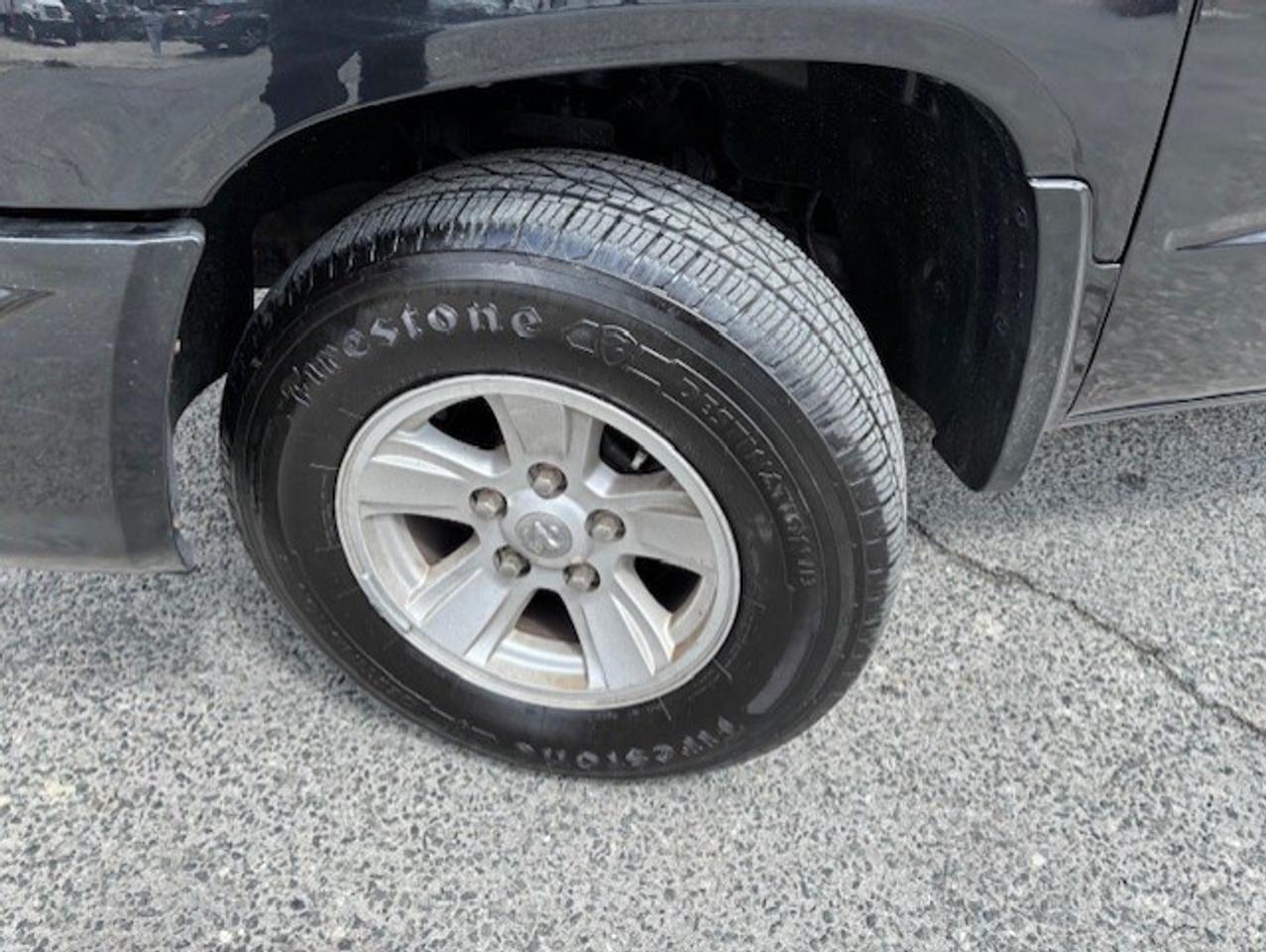 2011 RAM Dakota SXT 4WD CREW CAB 3.7L V6-TONNEAU COVER-NEW BRAKES Photo