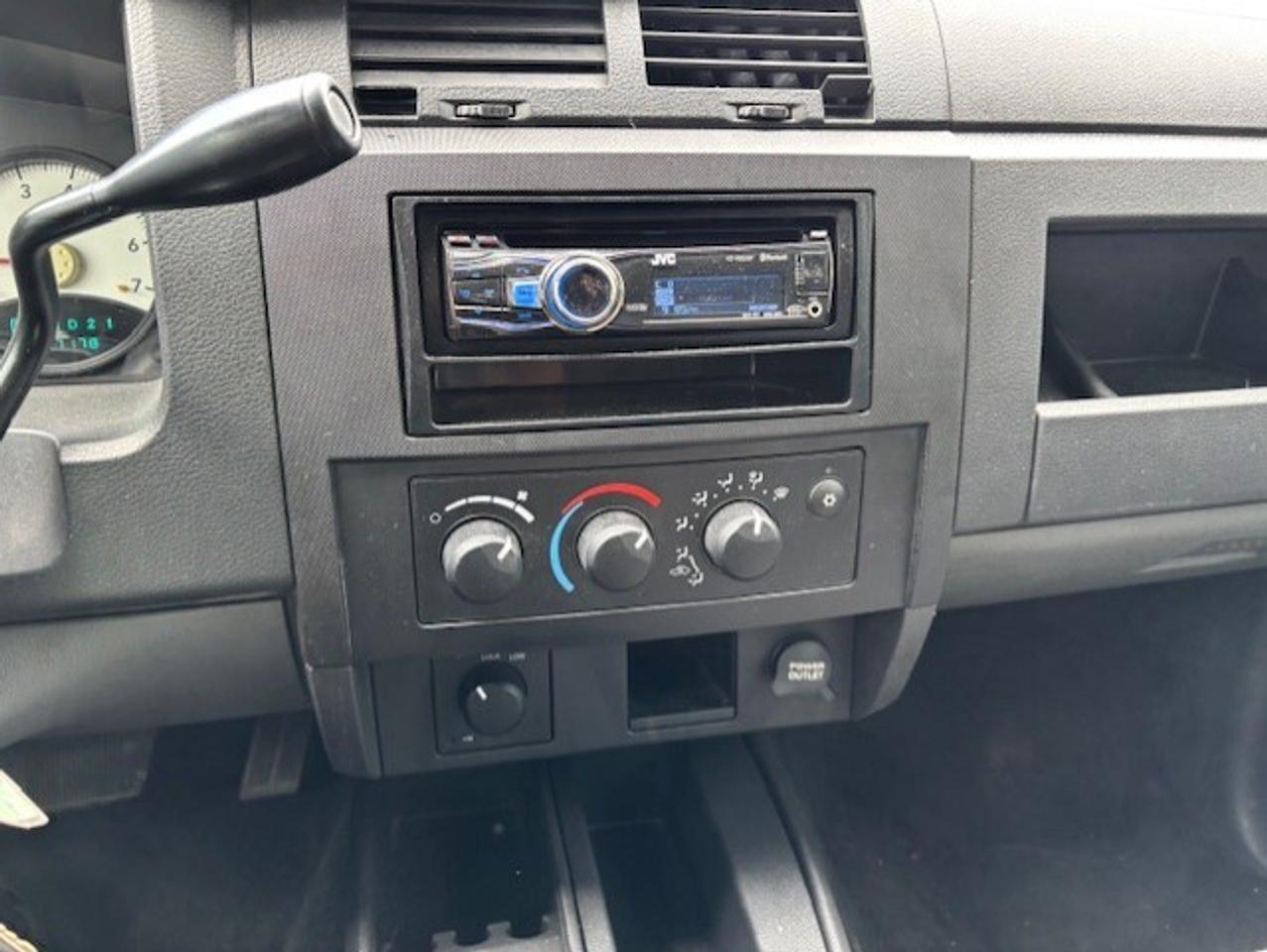 2011 RAM Dakota SXT 4WD CREW CAB 3.7L V6-TONNEAU COVER-NEW BRAKES Photo