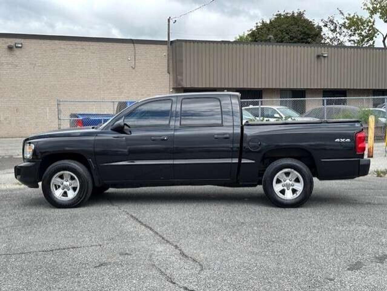 2011 RAM Dakota SXT 4WD CREW CAB 3.7L V6-TONNEAU COVER-NEW BRAKES Photo