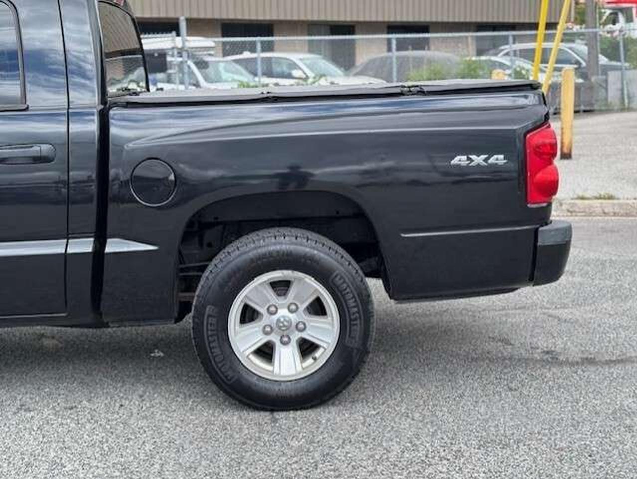 2011 RAM Dakota SXT 4WD CREW CAB 3.7L V6-TONNEAU COVER-NEW BRAKES Photo