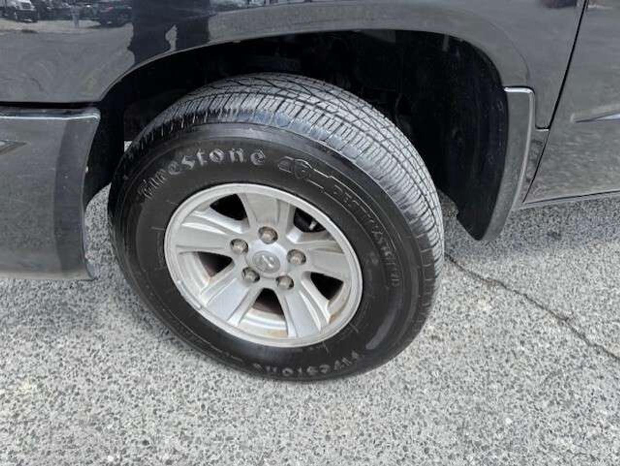 2011 RAM Dakota SXT 4WD CREW CAB 3.7L V6-TONNEAU COVER-NEW BRAKES Photo