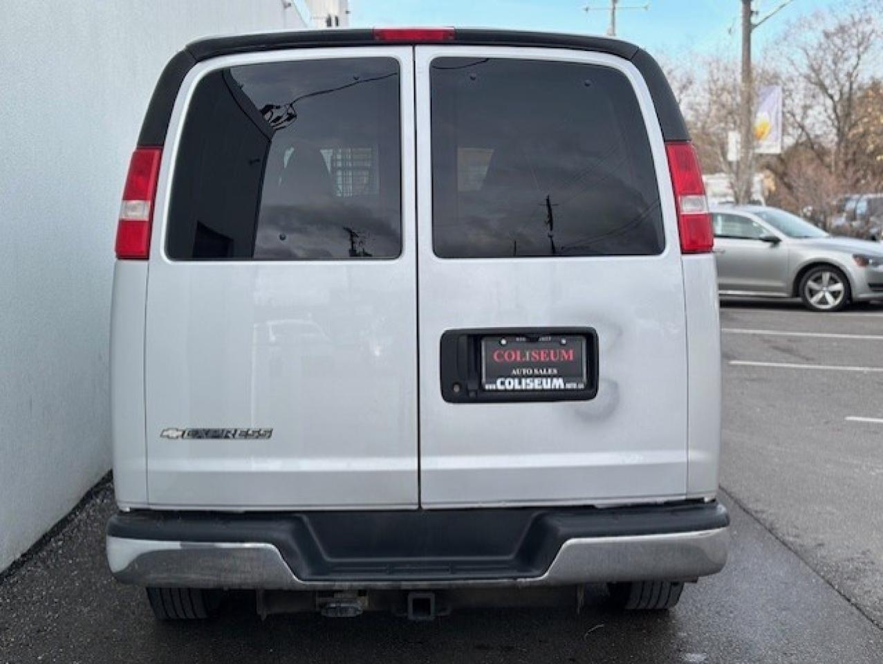 2018 Chevrolet Express Passenger LT 2500 **12 PASSENGER-CAMERA-TOW PKG-CERTIFIED** Photo