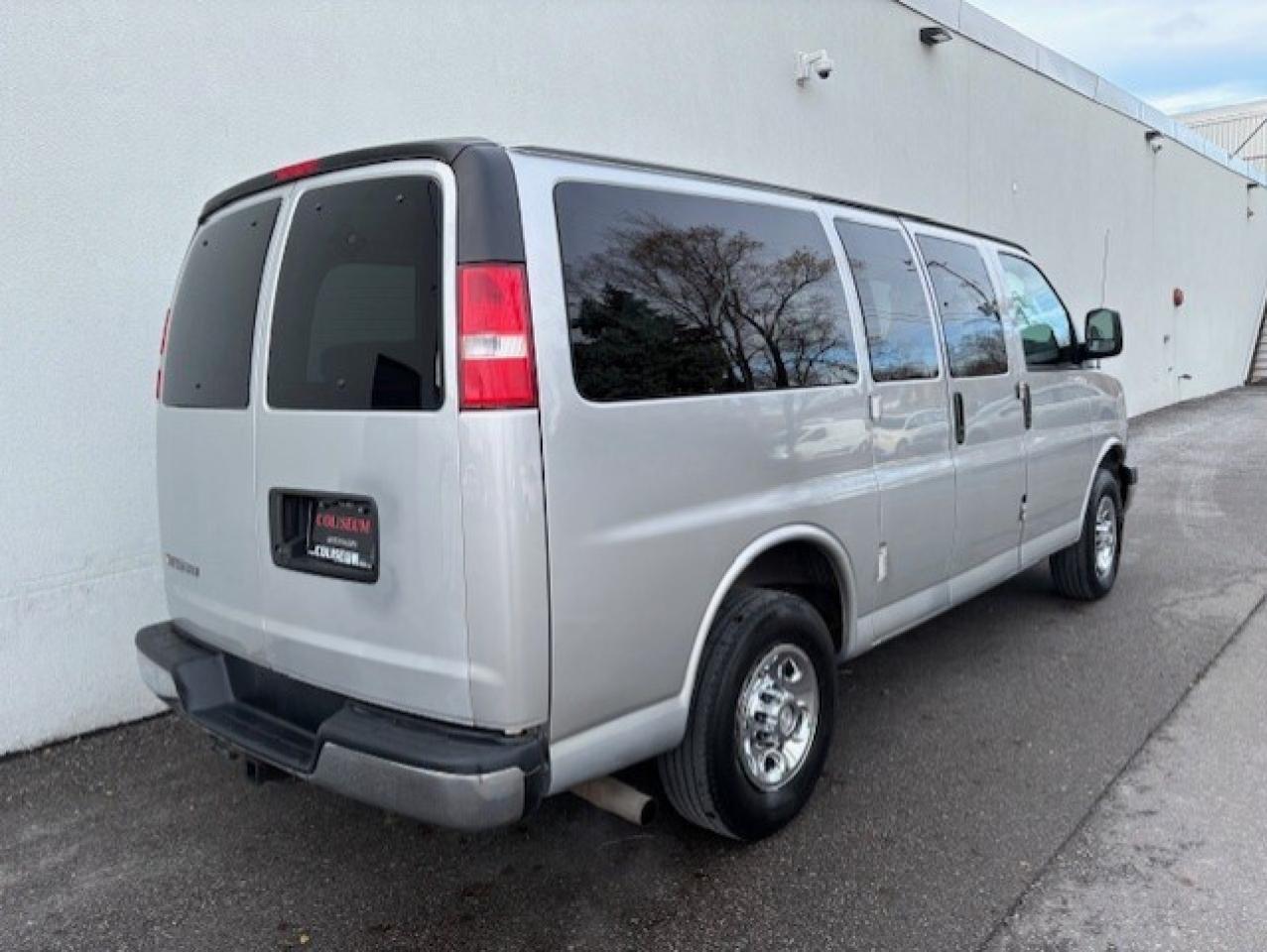 2018 Chevrolet Express Passenger LT 2500 **12 PASSENGER-CAMERA-TOW PKG-CERTIFIED** Photo4