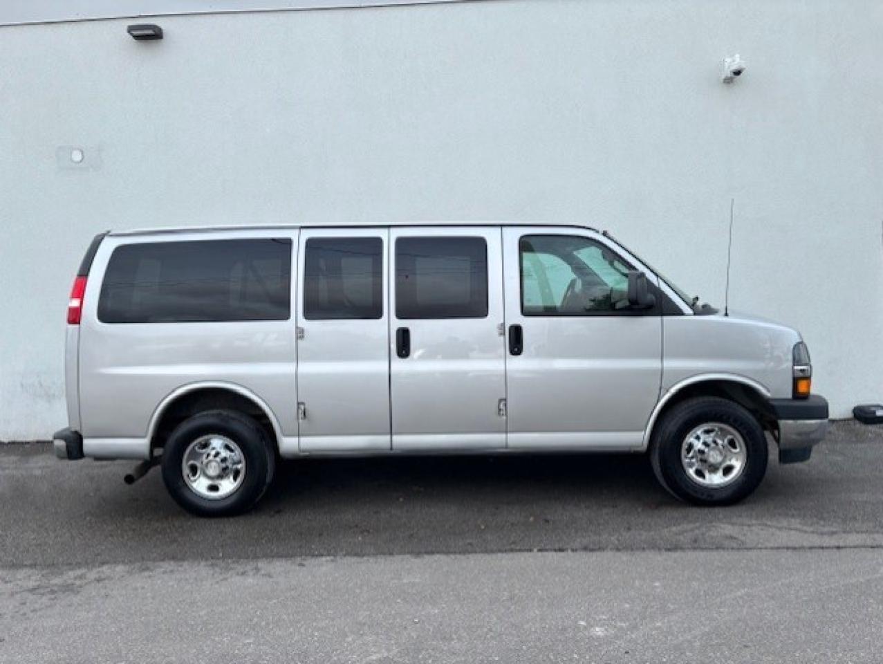 2018 Chevrolet Express Passenger LT 2500 **12 PASSENGER-CAMERA-TOW PKG-CERTIFIED** Photo