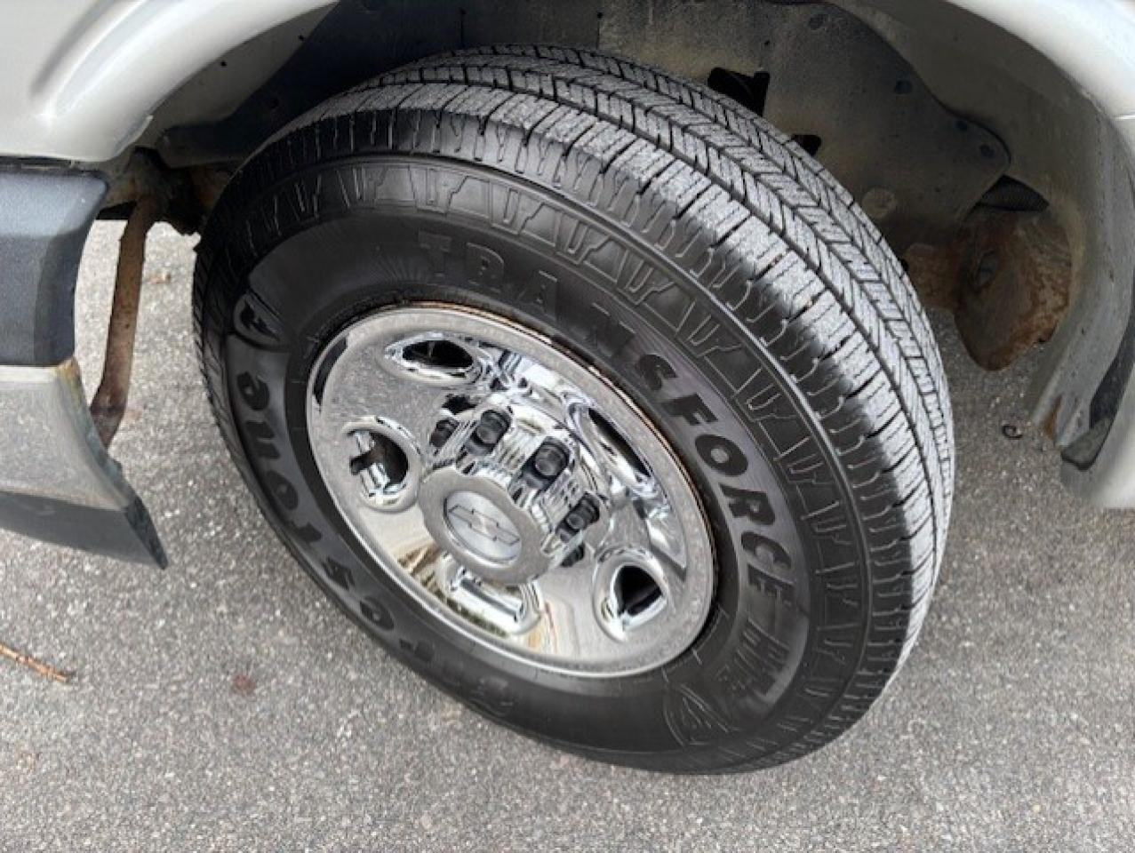 2018 Chevrolet Express Passenger LT 2500 **12 PASSENGER-CAMERA-TOW PKG-CERTIFIED** Photo